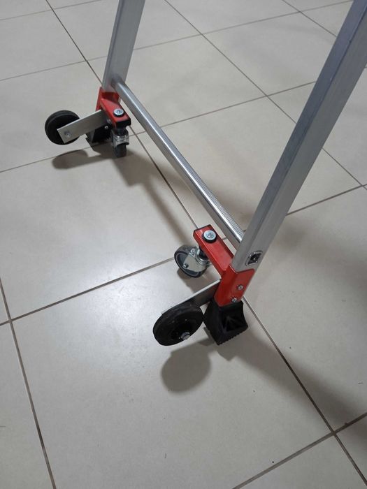 Escadote em alumínio novo