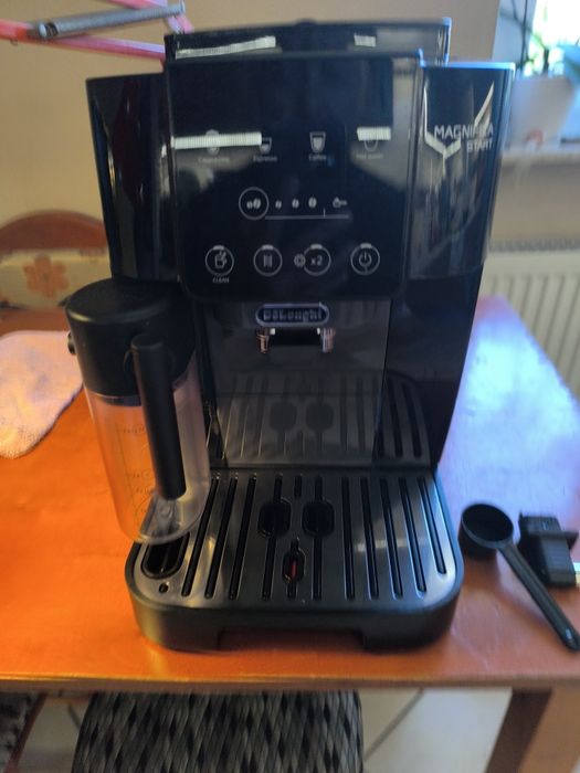 De'Longhi magnifica start nowy