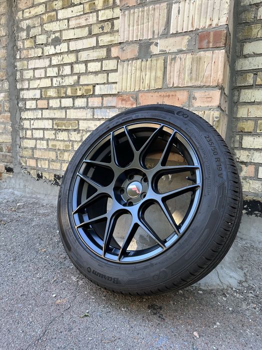 Продам майже нові літні шини Barum Bravuris 5HM 235/50 R19