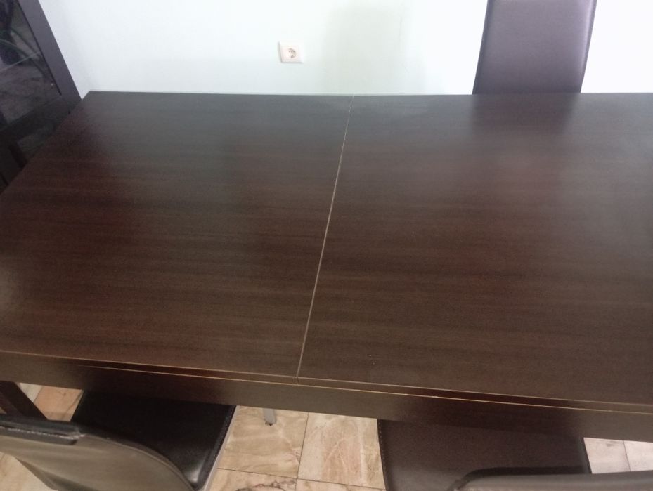 Mesa cabe 8 cadeiras