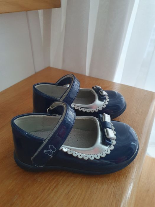Сині святкові лаковані туфлі clibee для дівчинки шкіряні р.24