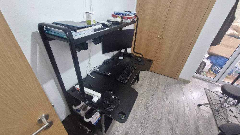 Secretária Gaming IKEA FREDDE – Preta (Excelente Estado)