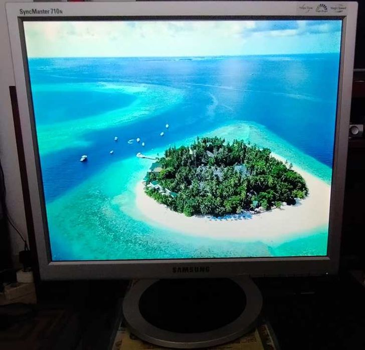 Monitor LCD Samsung SyncMaster 710N 17" VGA/HDMI como Novo