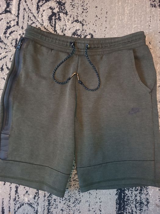 Шорти tech fleece