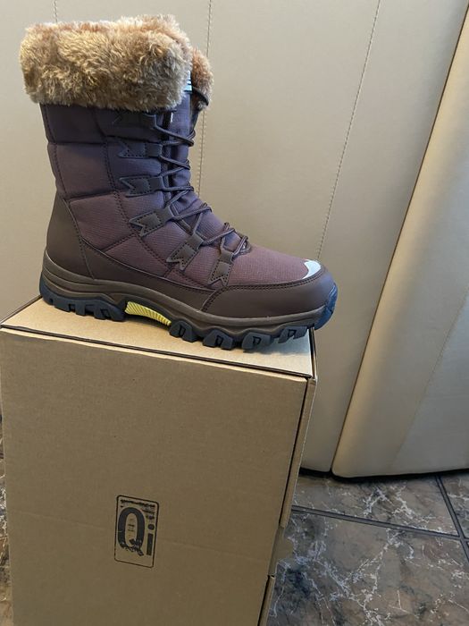 Nowe buty zimowe damskie  na  śnieg i mróz rozmiar 41 .