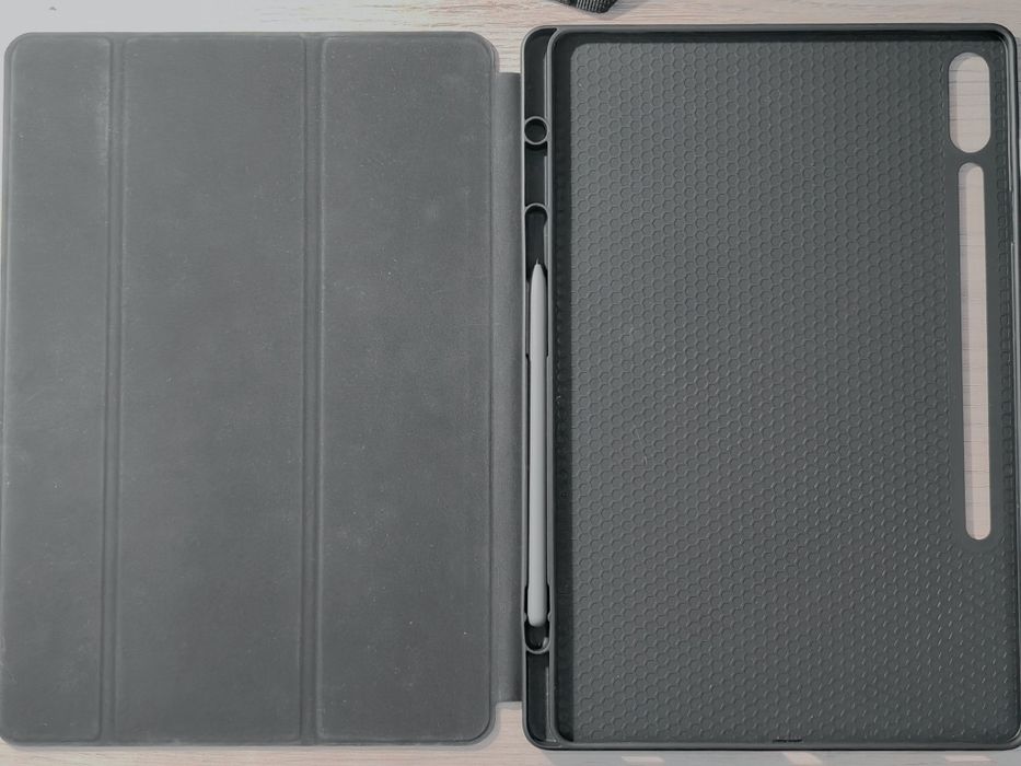 Tablet Samsung Galaxy Tab S9 FE+ (8/128 GB) z etui i szkłami