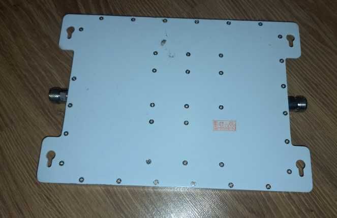 GSM-UMTS repeater na trzy pasma