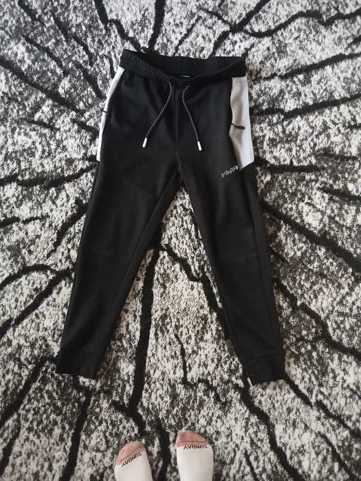 Czarne dressy CROPP