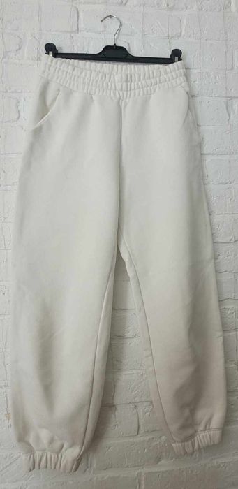 Białe dresy Reserved