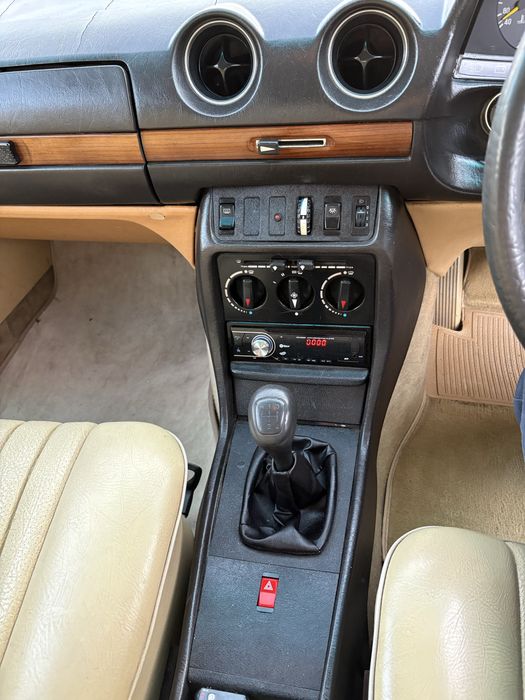 Mercedes W123 230E 1984