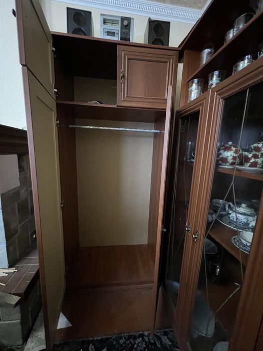 Стінка, сервант.