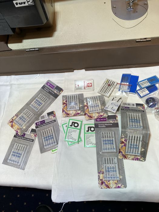 Maszyna do szycia Łucznik 702 walizka Tur2 plus 100 igieł