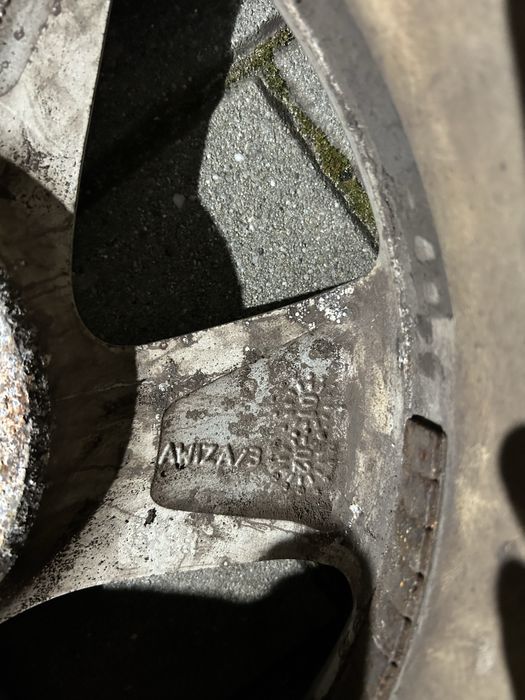 Komplet alufelg Mazda z oponami zimowymi Dębica Frigo