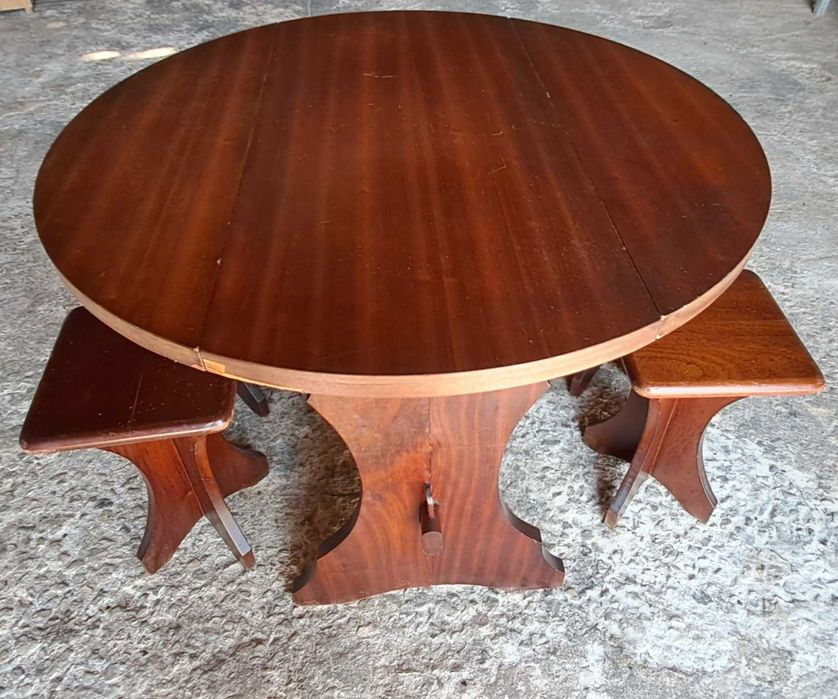 Mesa de madeira dobrável (estilo borboleta) + 4 bancos