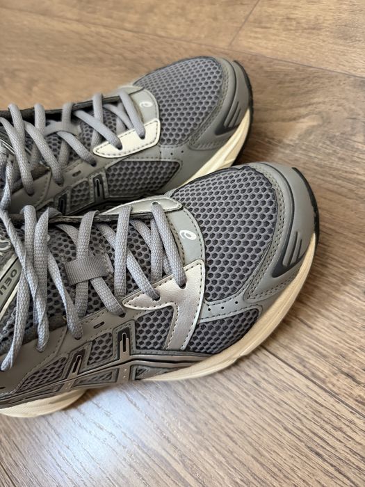 Кросівки чоловічі ASICS (розмір 41.5)
