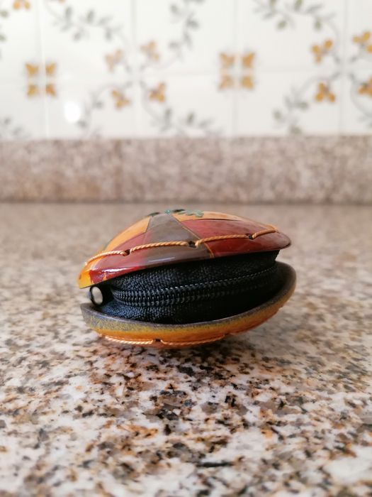 Pequena bolsinha com fecho