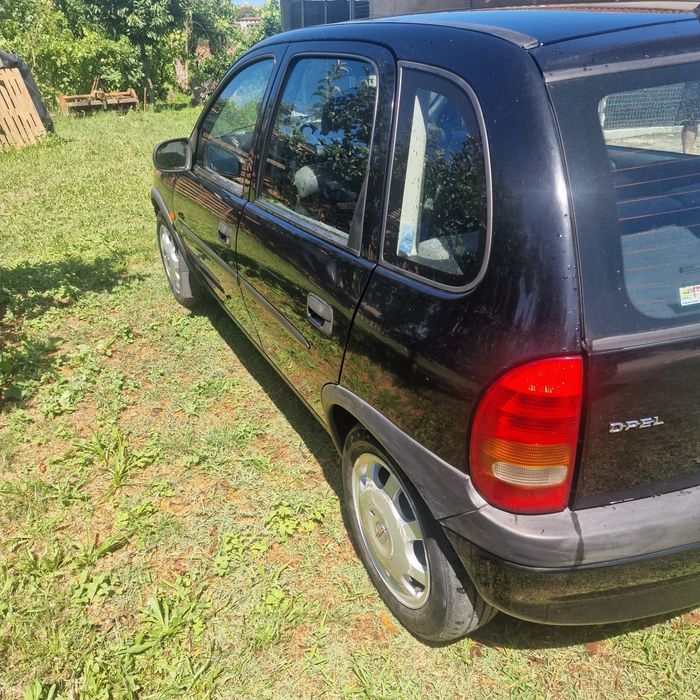 Vendo opel corsa 1.000 a gasolina 12v em bom estado geral