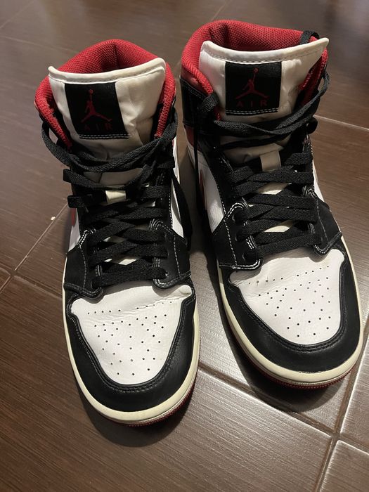 За дві пари  2000 грн. Кеди Converse, кросівки Nike Jordan