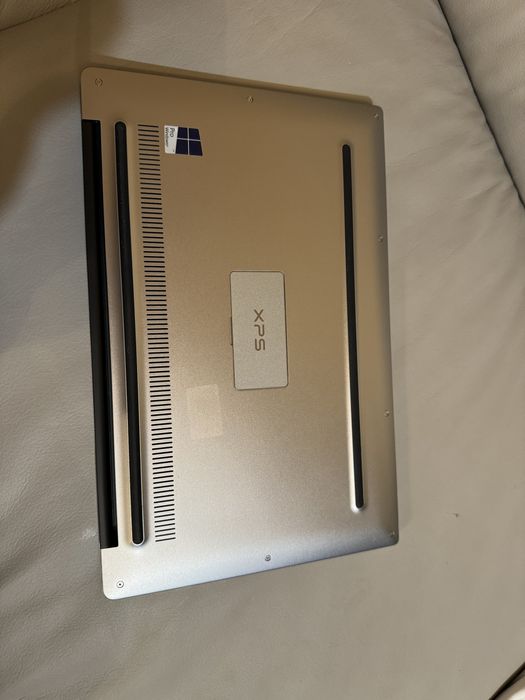 Dell XPS 13 9360 i7 / 8GB RAM / 256SSD