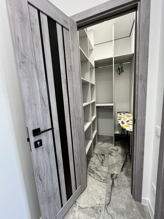 2к ЛЮКС Вул Нижня Берегова, ОАЗИС, Епіцентр, Вигляд на ПІВДЕННИЙ БУГ