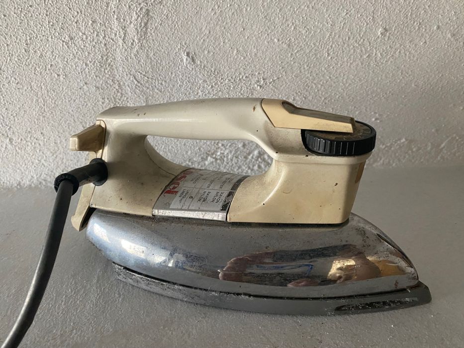 TOSEL Ferro de engomar anos 80