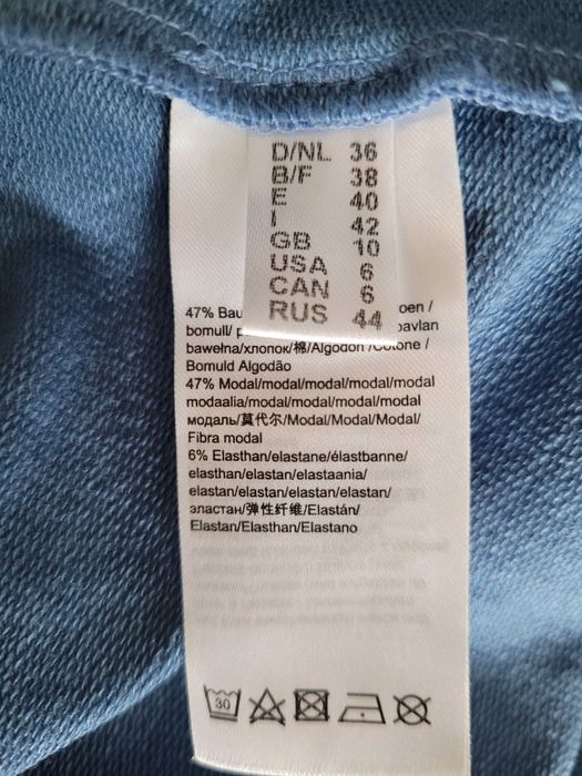 T-shirt damski z kapturem