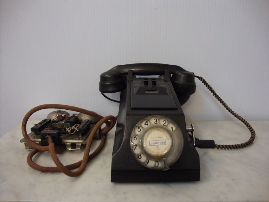 Telefone antigo em baquelite