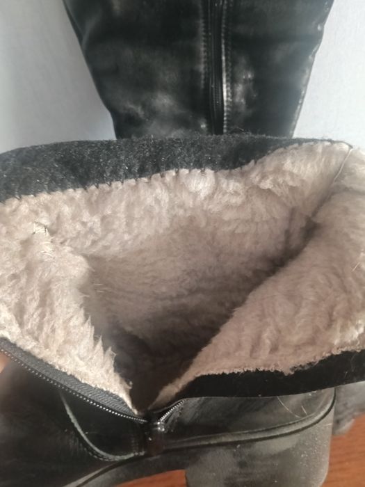 Продам жіночі чорні зимові чоботи бу 40