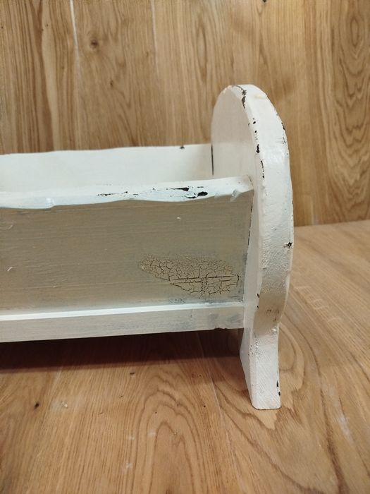 Łóżeczko do sesji noworodkowych postarzane