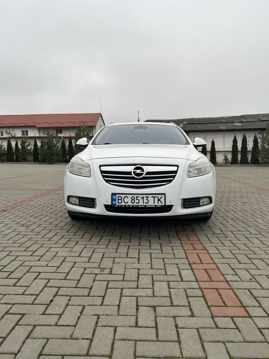 Продам опель інсігнія 2011 .