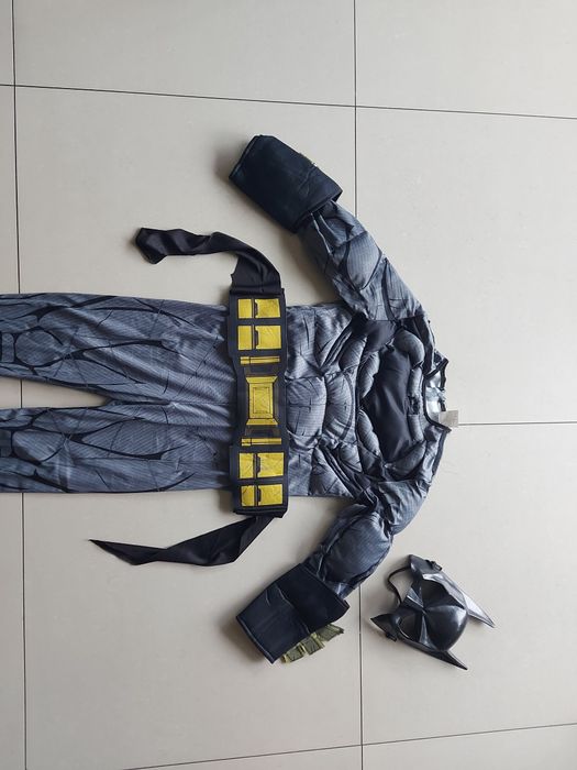 Strój karnawałowy Batman w rozmiarze 122-128