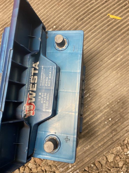 Акамуляторна батарея на авто