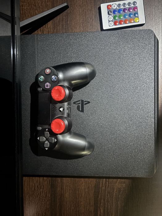 Sprzedam PS4 plus gry