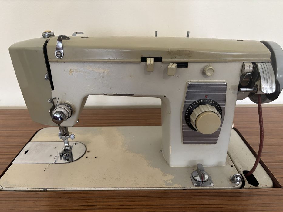 Maquina de costura antiga