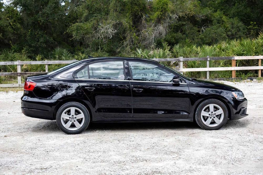 Volkswagen Jetta      2013