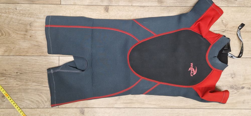 Pianka do pływania, surfingowa r. 122-128