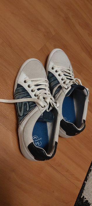 Sapatilha Salsa n42
N 42.5 quase nenhum uso.
Transporte a cargo do com