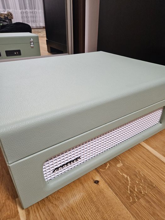 Gramofon marki Crosley Voyager