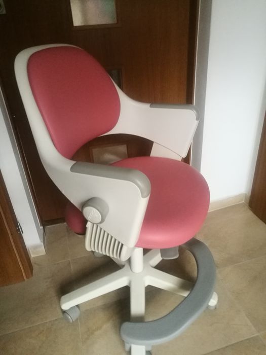 Krzesło biurkowe dizajnerskie.