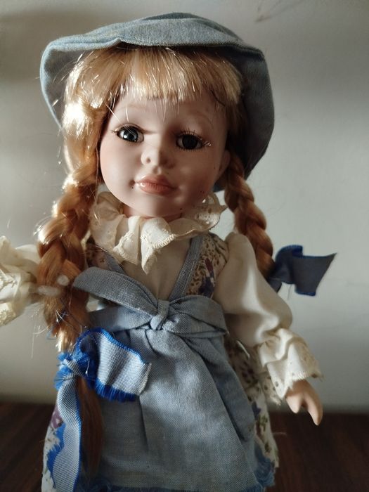 Boneca de loiça com suporte