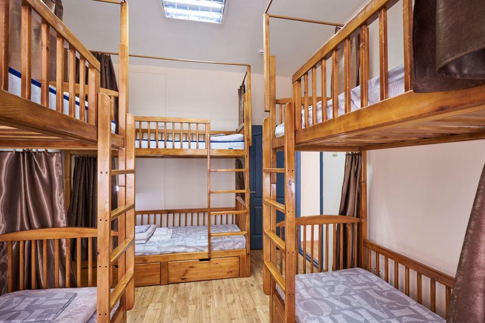 Хостел PERRON м. Південний вокзал, койко-місця та окремі кімнати люкс