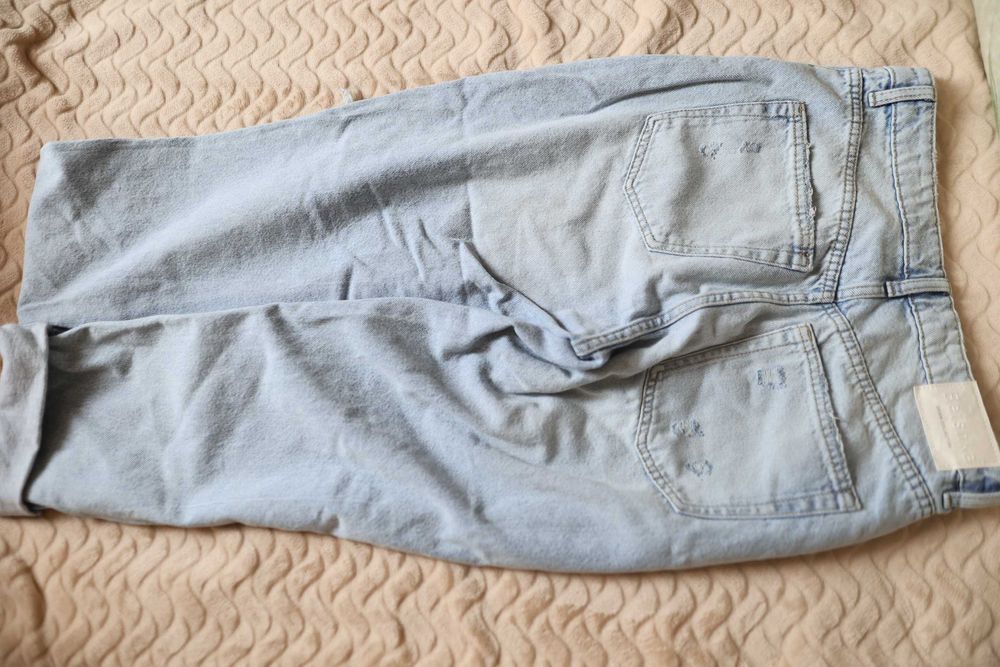 Jeansy MOM Bershka z dziurami r. 40 jasny niebieski *nowe