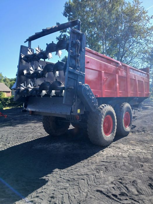Rozrzutnik obornika tandem oś skrętna Legrand 11ton . Bardzo ładny stan.