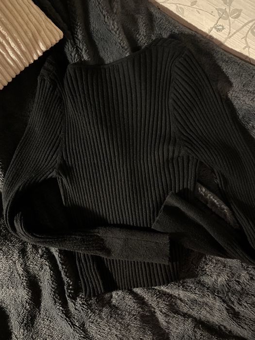 Еститична чорна кофтинка
