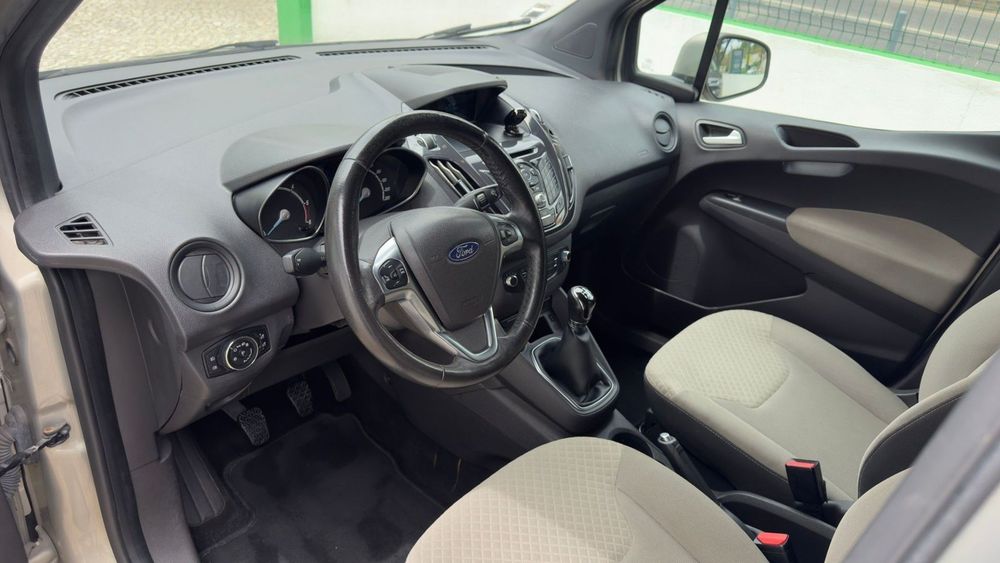 Ford Tourneo Courier 1.5 TDCi Titanium