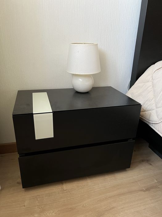 Cama e mesas conjunto