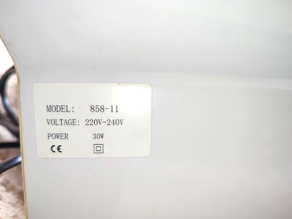 Настольная вытяжка с мешком для сбора пыли.