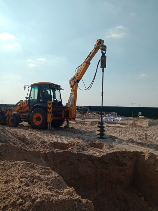 Аренда JCB 3CX (гидромолот, фреза, ямобур)