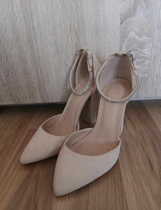 Czółenka na słupku