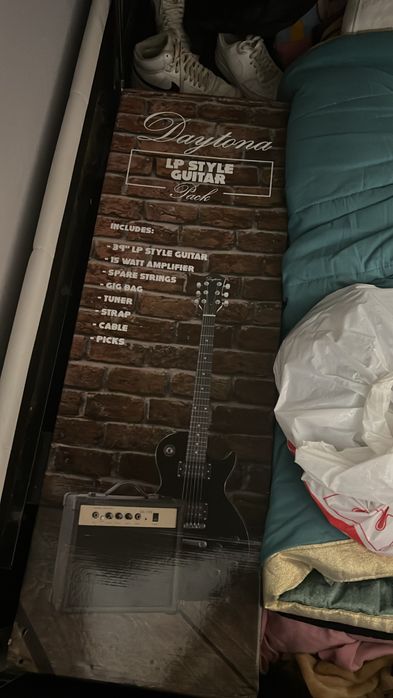 Guitarra Elétrica Daytona LP Style + Amplificador e Acessórios